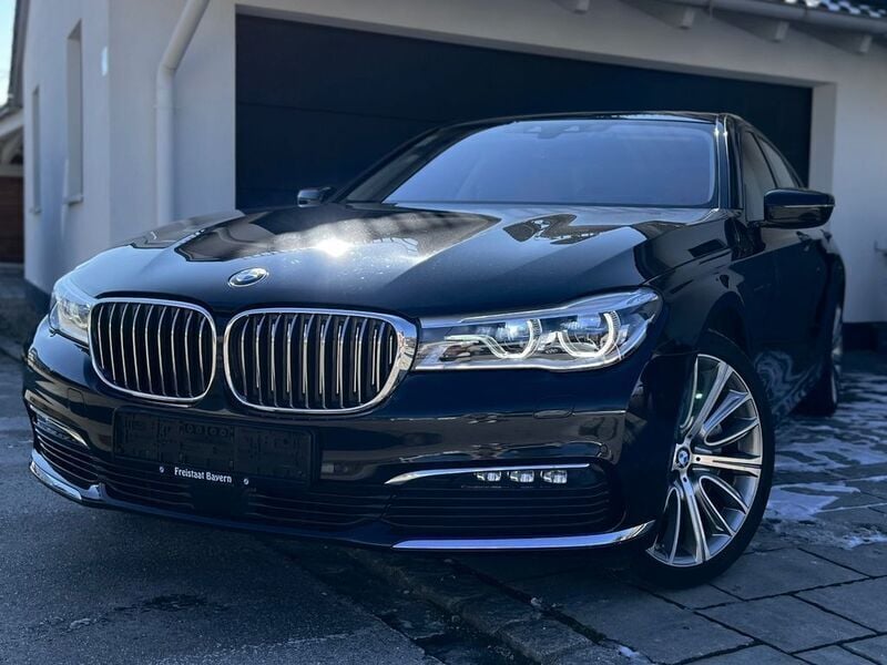 Black sapphire metallic Gebraucht 2017 BMW 750 Performance Limousine | 32.900 € (Superpreis) - Bild 1/4