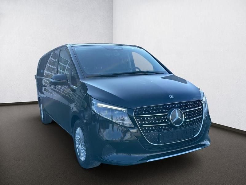 Gebraucht Mercedes V300 Avantgarde 237 PS (174 kW) 2024 Obsidianschwarz Van / Kleinbus
