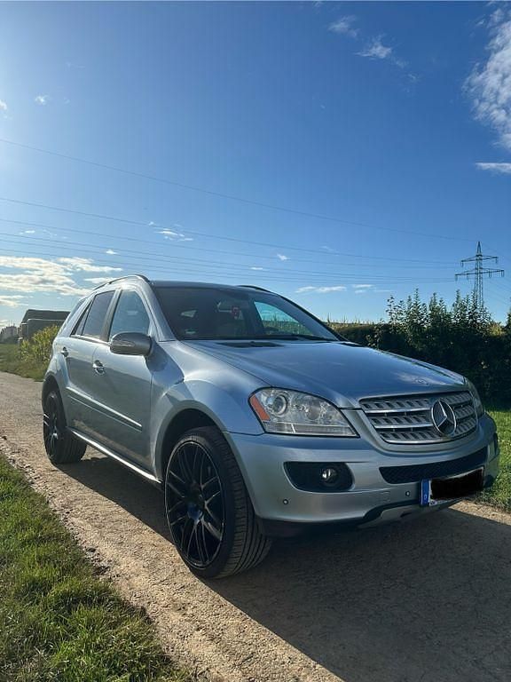 Blau Gebraucht 2008 Mercedes ML350 SUV | 8.250 € (Guter Preis) - Bild 1/4