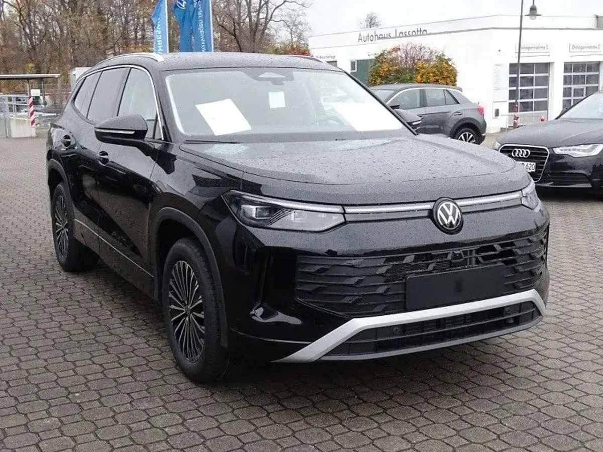 Neu VW Tayron Design 150 PS (110 kW) 2026 Schwarz SUV