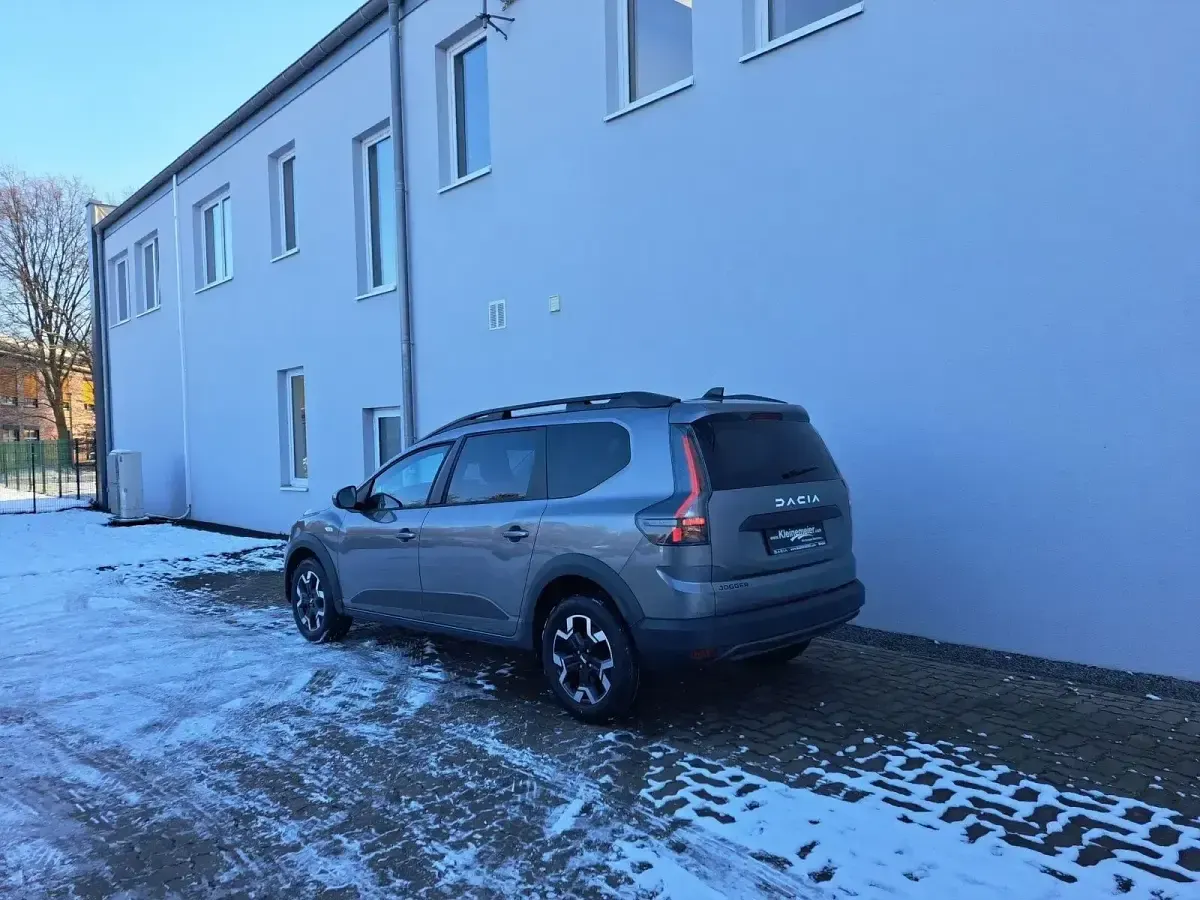 Neu Dacia Jogger Journey 110 PS (80 kW) 2026 Grau Van / Kleinbus