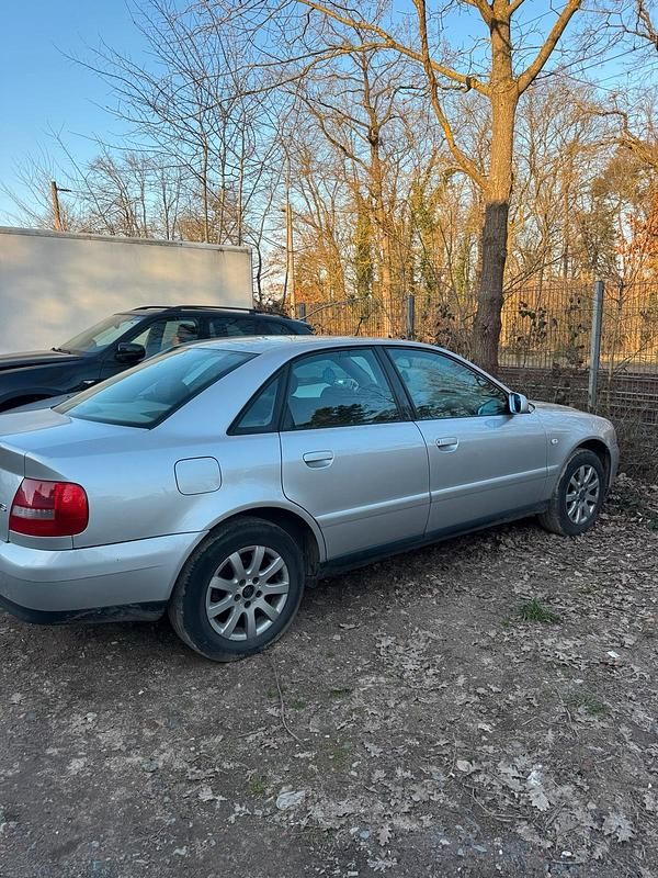 Gebraucht Audi A4 101 PS (74 kW) 2002 Silber Limousine