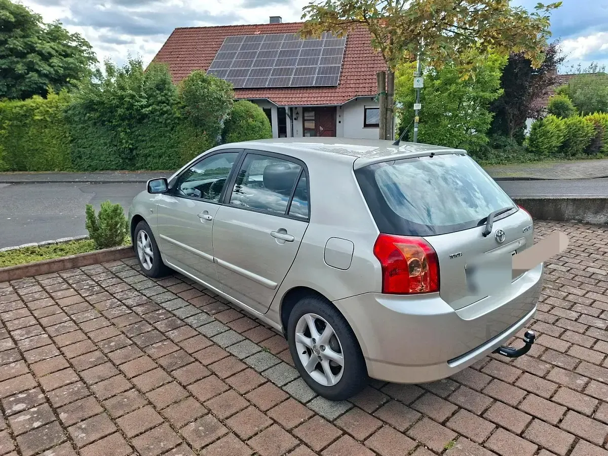 Gebraucht Toyota Corolla 110 PS (80 kW) 2007 Silber Limousine
