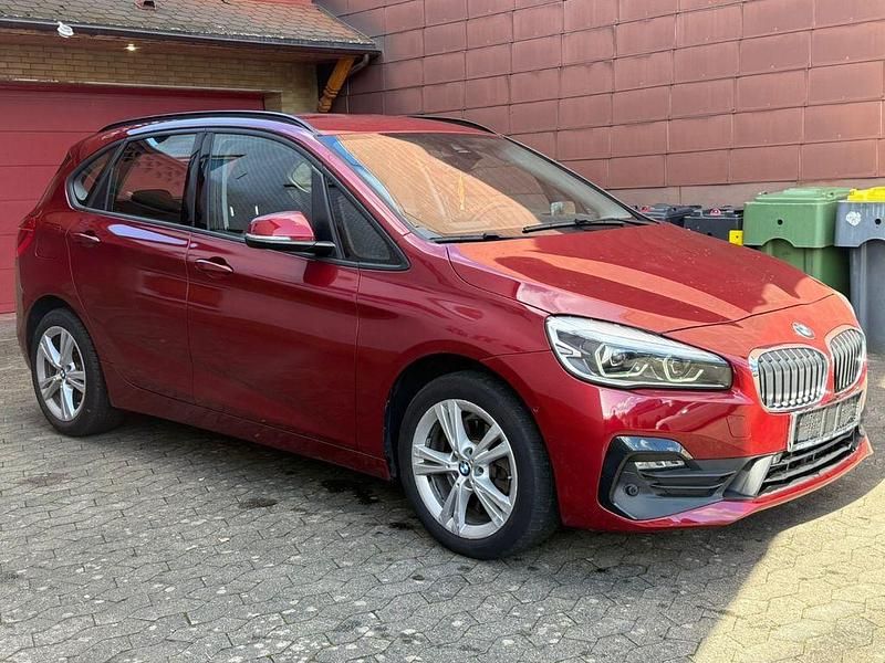 Rot Gebraucht 2019 BMW 218 Active Tourer Van / Kleinbus | 10.999 € (Guter Preis) - Bild 1/4