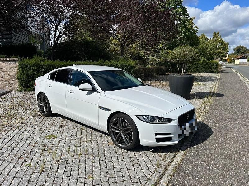Gebraucht Jaguar XE 185 PS (136 kW) 2019 Weiß Limousine