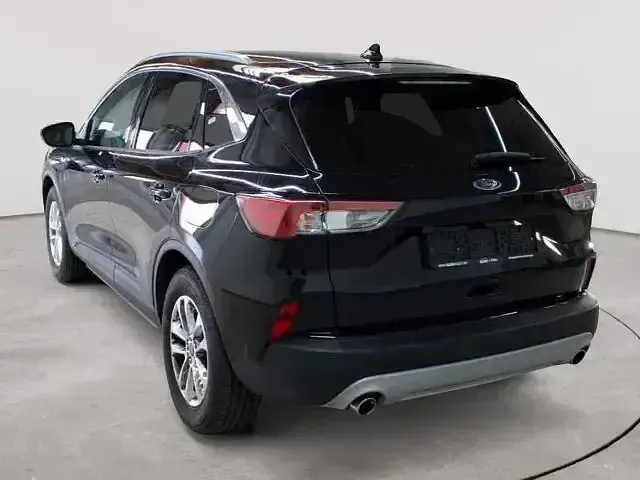 Używany Ford Kuga Titanium 120 KM (88 kW) 2023 Czarny SUV