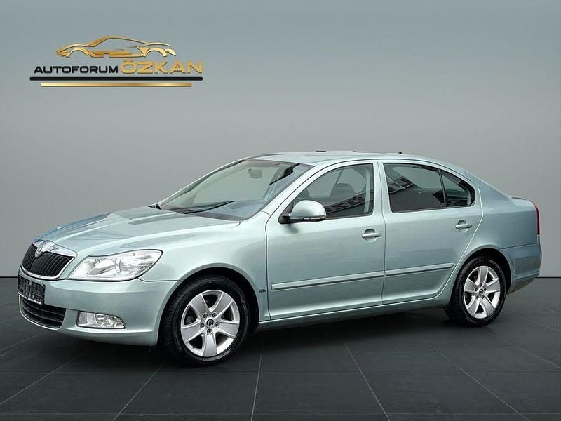 Grün Gebraucht 2009 Skoda Octavia Ambiente Limousine | 2.599 € (Fairer Preis) - Bild 1/4