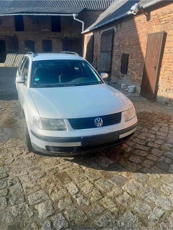 Grau Gebraucht 1999 VW Passat Kombi | 680 € (Guter Preis) - Bild 1/4
