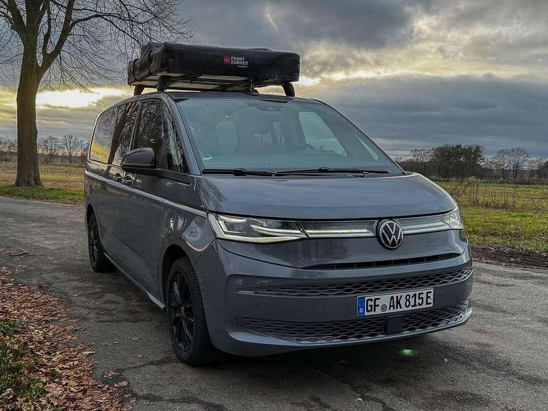 Gebraucht VW Multivan Style 150 PS (110 kW) 2022 Pure grey Van