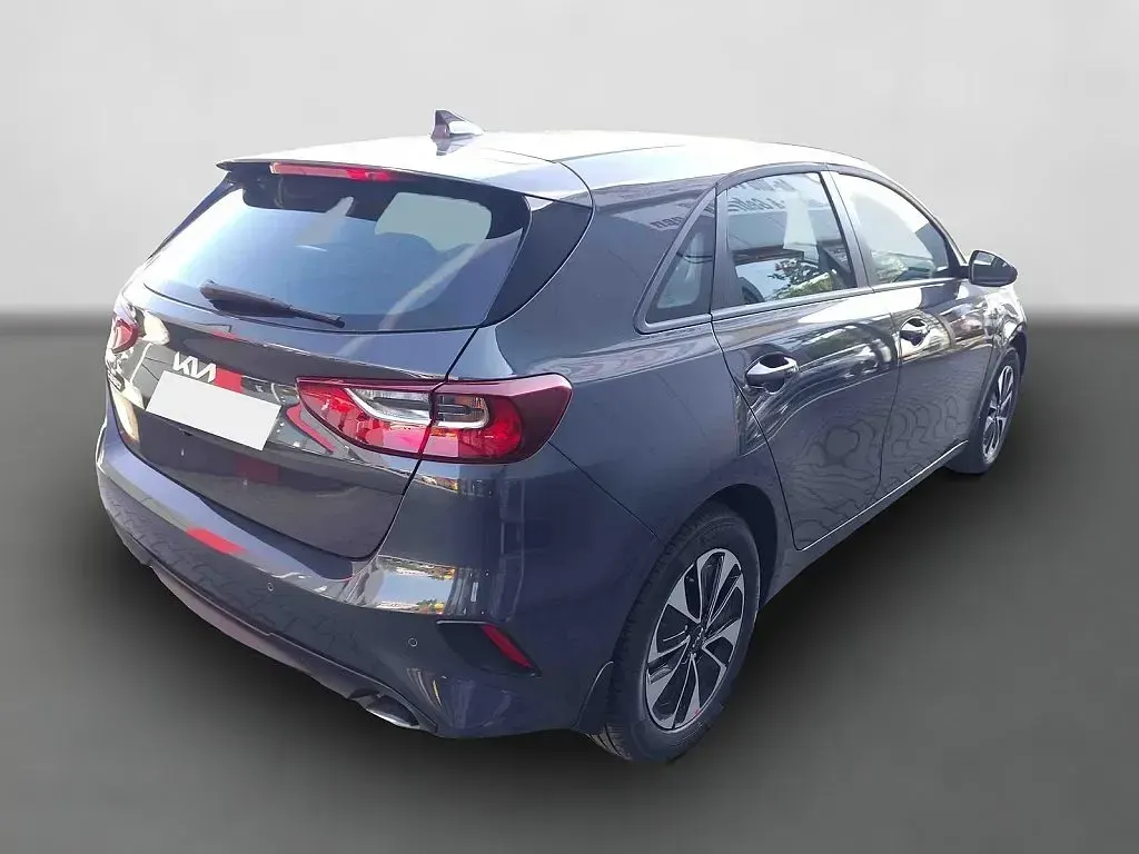Neu Kia Ceed 140 PS (102 kW) 2025 Grau Kleinwagen