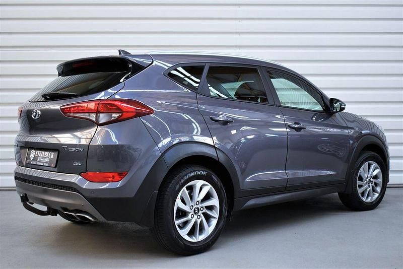 Gebraucht Hyundai Tucson Intro Edition 177 PS (130 kW) 2015 Grau SUV