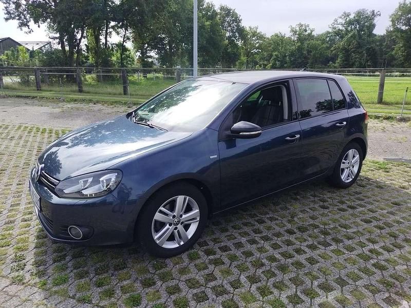 Blau Gebraucht 2012 VW Golf VII Match Limousine | 5.000 € (Superpreis) - Bild 1/4