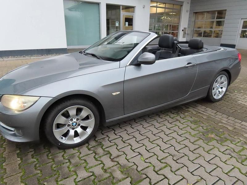 Grau Gebraucht 2010 BMW 320 Cabriolet Comfort Edition Cabrio | 10.800 € (Fairer Preis) - Bild 1/4