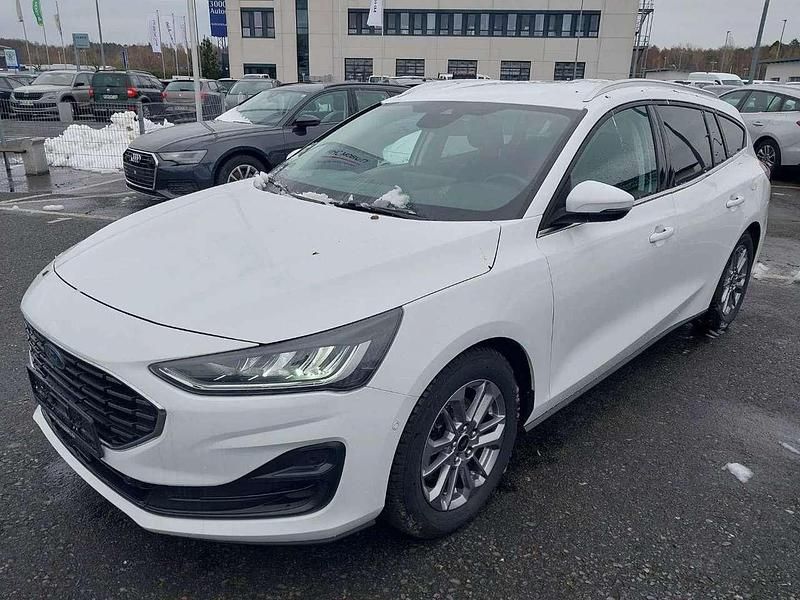 Weiß Gebraucht 2023 Ford Focus Titanium X Kombi | 20.990 € (Fairer Preis) - Bild 1/3