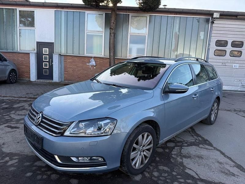 Gebraucht VW Passat 140 PS (102 kW) 2013 Blau Kombi