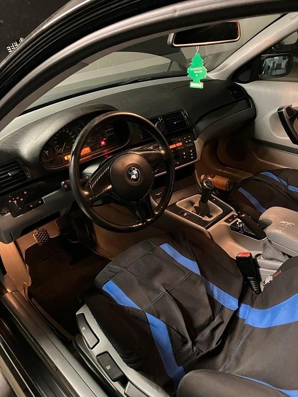 Gebraucht BMW 318 Compact 143 PS (105 kW) 2003 Schwarz Kleinwagen