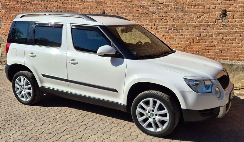 Weiß Gebraucht 2012 Skoda Yeti Ambition SUV | 4.750 € (Fairer Preis) - Bild 1/4