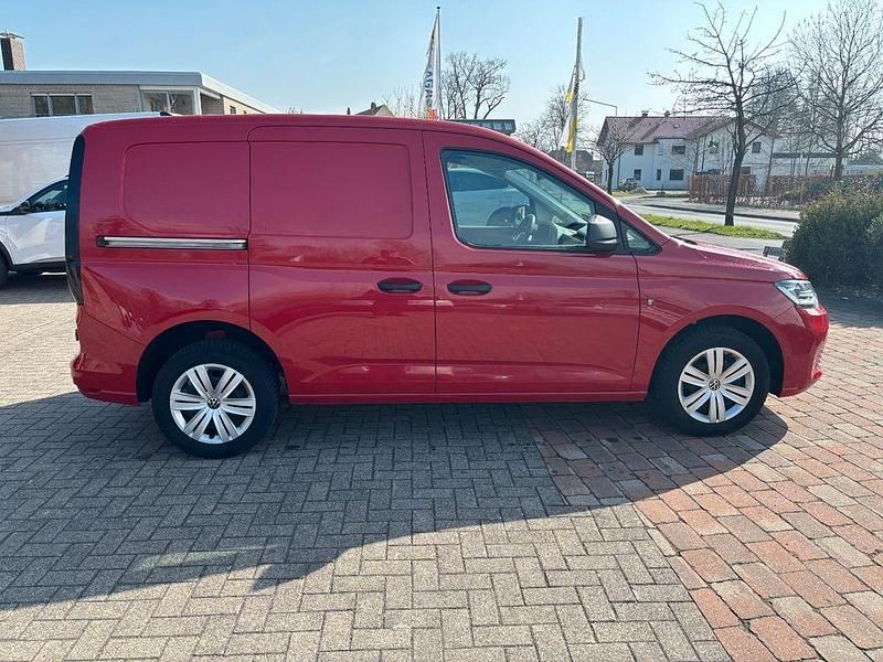 Gebraucht VW Caddy Basis 122 PS (89 kW) 2024 Rot Van / Kleinbus