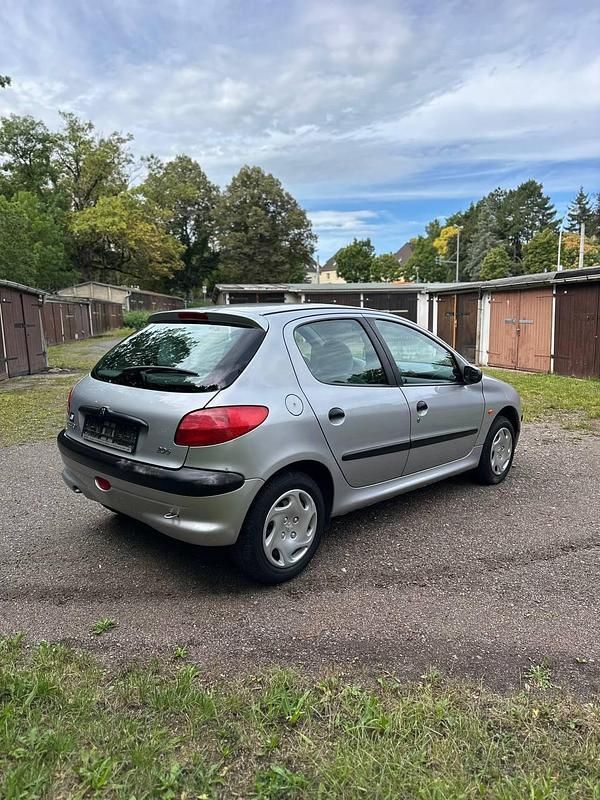 Silber Gebraucht 1999 Peugeot 206 Kleinwagen | 999 € (Fairer Preis) - Bild 1/4