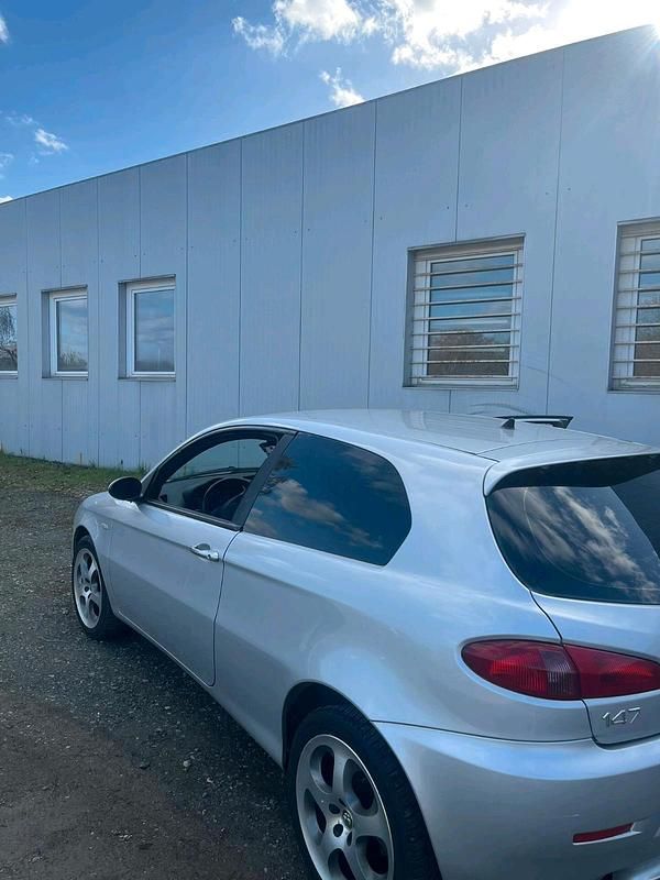 Gebraucht Alfa Romeo 147 120 PS (88 kW) 2008 Grau Kleinwagen