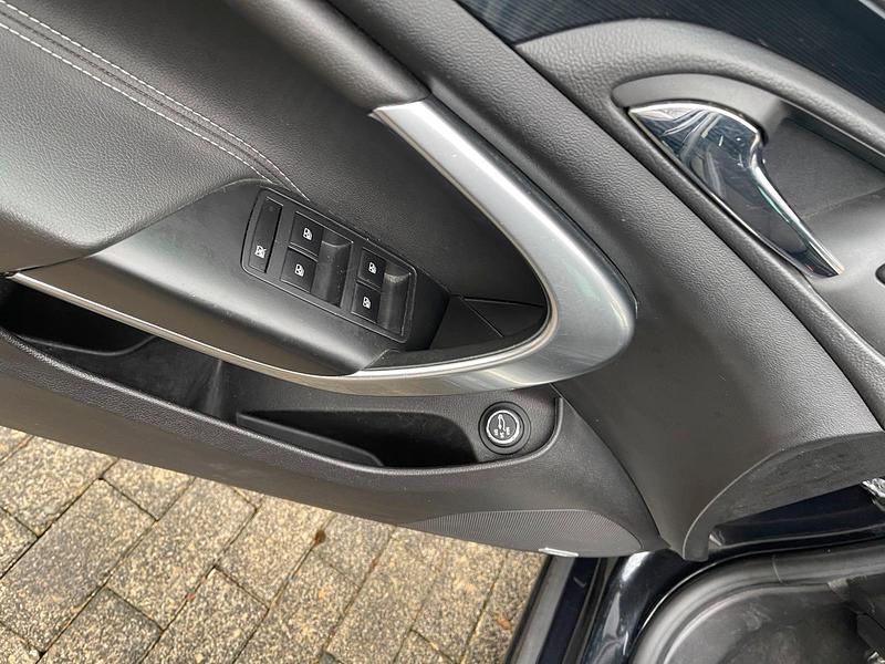 Gebraucht Opel Insignia 180 PS (132 kW) 2015 Schwarz Kombi