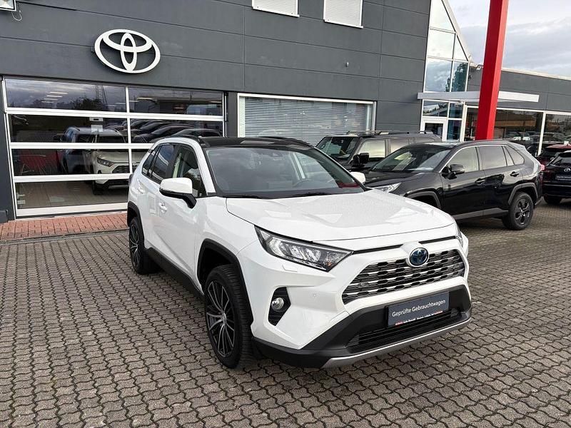 Gebraucht Toyota RAV4 Hybrid Club 218 PS (160 kW) 2019 Weiß SUV