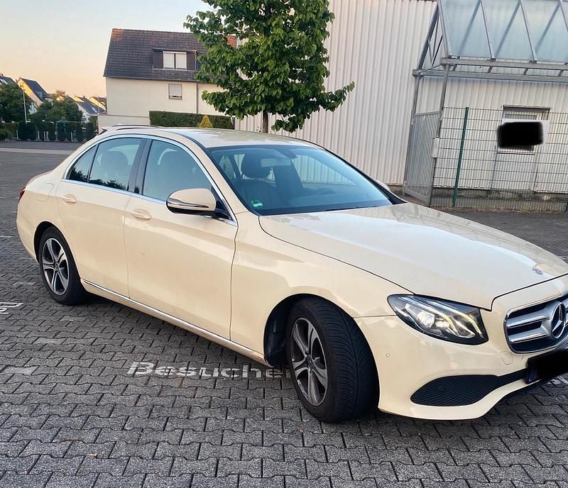 Second-hand Mercedes E200 150 CP (110 kW) 2019 Galben Berlinǎ