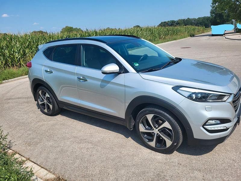 Silber Gebraucht 2015 Hyundai Tucson Premium SUV | 15.899 € (Guter Preis) - Bild 1/4