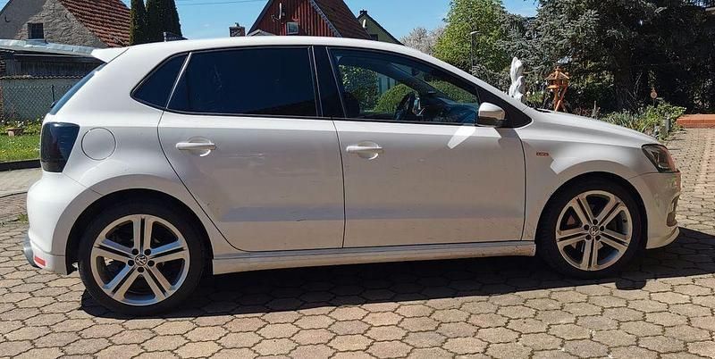Weiß Gebraucht 2014 VW Polo Kleinwagen | 8.998 € (Fairer Preis) - Bild 1/4
