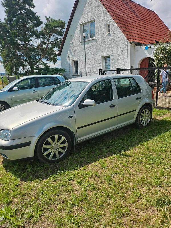 Silber Gebraucht 1999 VW Golf IV Limousine | 600 € (Superpreis) - Bild 1/4