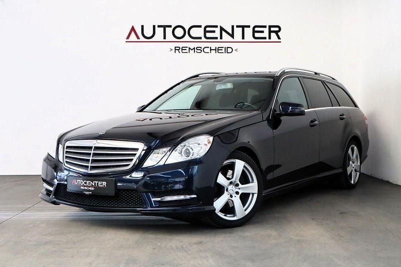 Gebraucht Mercedes E200 Elegance 184 PS (135 kW) 2013 Blau Kombi