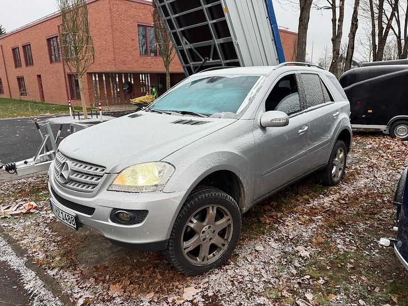 Silber Gebraucht 2006 Mercedes ML320 SUV | 7.250 € - Bild 1/4