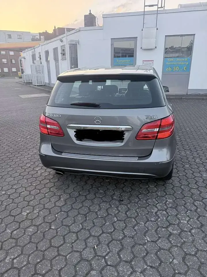 Gebraucht Mercedes B180 109 PS (80 kW) 2012 Grau Kleinwagen