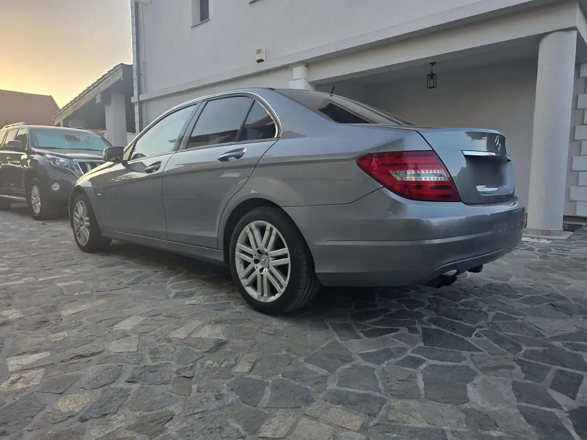 Gebraucht Mercedes C180 156 PS (114 kW) 2011 Silber Kombi