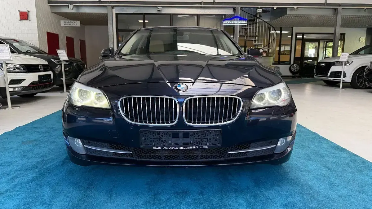Gebraucht BMW 530 245 PS (180 kW) 2011 Blau Limousine