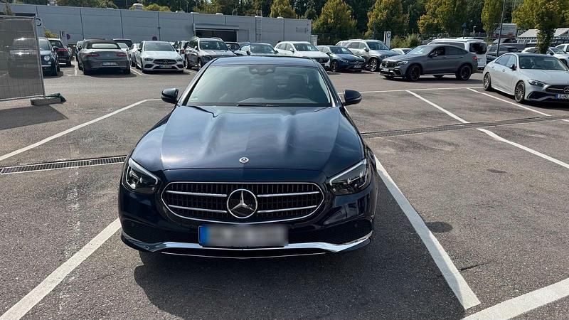 Blau Gebraucht 2020 Mercedes E200 Avantgarde Limousine | 29.999 € (Etwas zu teuer) - Bild 1/4