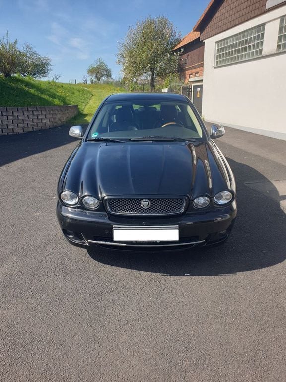 Schwarz Gebraucht 2009 Jaguar X-type Executive Limousine | 6.000 € (Fairer Preis) - Bild 1/4