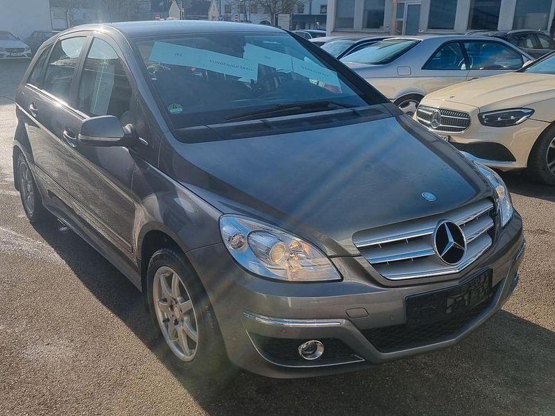 Grau Gebraucht 2009 Mercedes B180 Van / Kleinbus | 5.900 € (Fairer Preis) - Bild 1/4