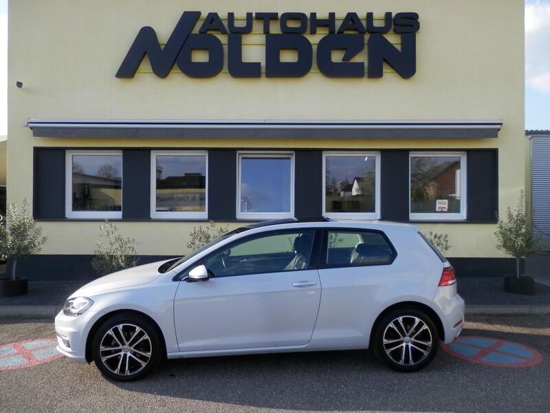 Weiß Gebraucht 2017 VW Golf VII Highline Limousine | 16.250 € (Fairer Preis) - Bild 1/4
