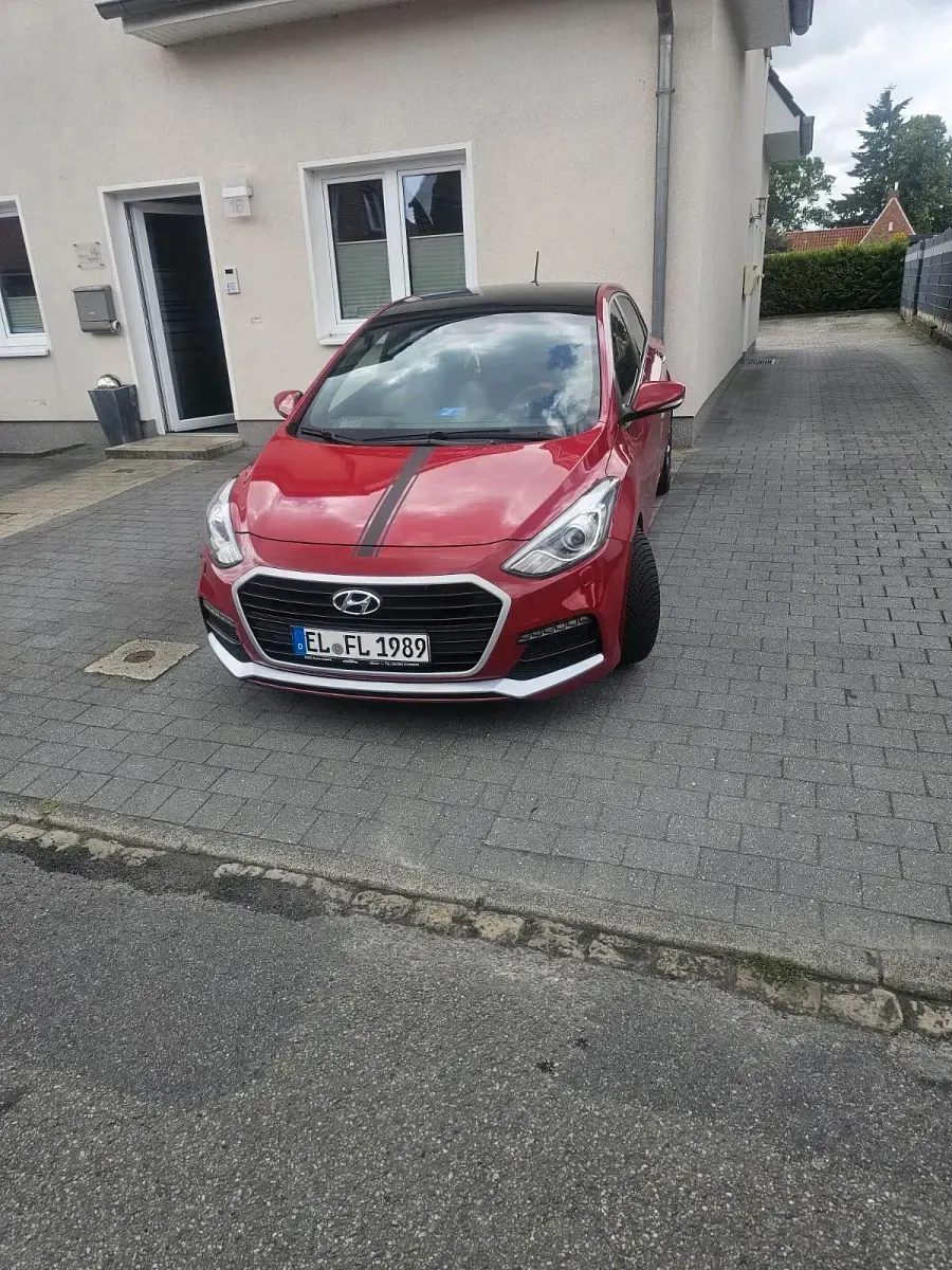 Gebraucht Hyundai i30 Sport 184 PS (135 kW) 2015 Rot Limousine