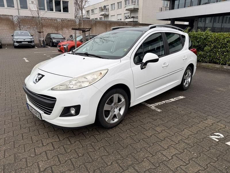 Gebraucht Peugeot 207 Premium 111 PS (81 kW) 2011 Weiß Kombi