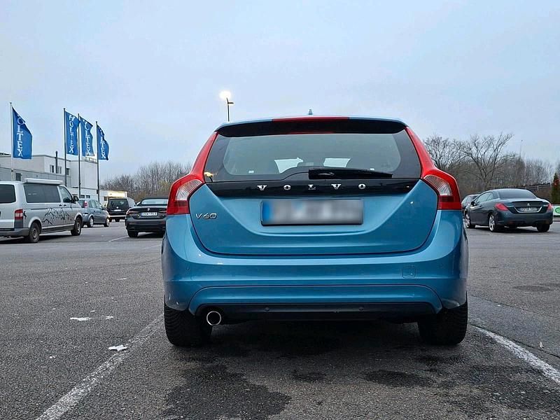Gebraucht Volvo V60 150 PS (110 kW) 2016 Blau Kombi