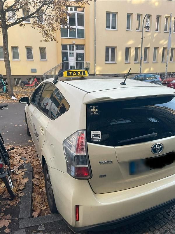 Gebraucht Toyota Prius+ Plus 99 PS (72 kW) 2014 Gelb Van / Kleinbus