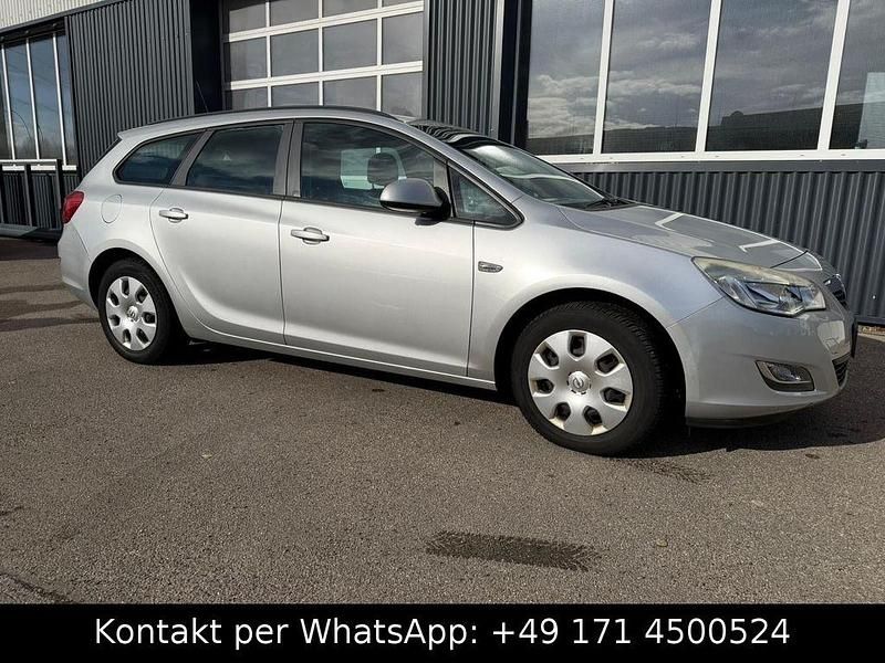 Gebraucht Opel Astra Selection 101 PS (74 kW) 2011 Silber Kombi