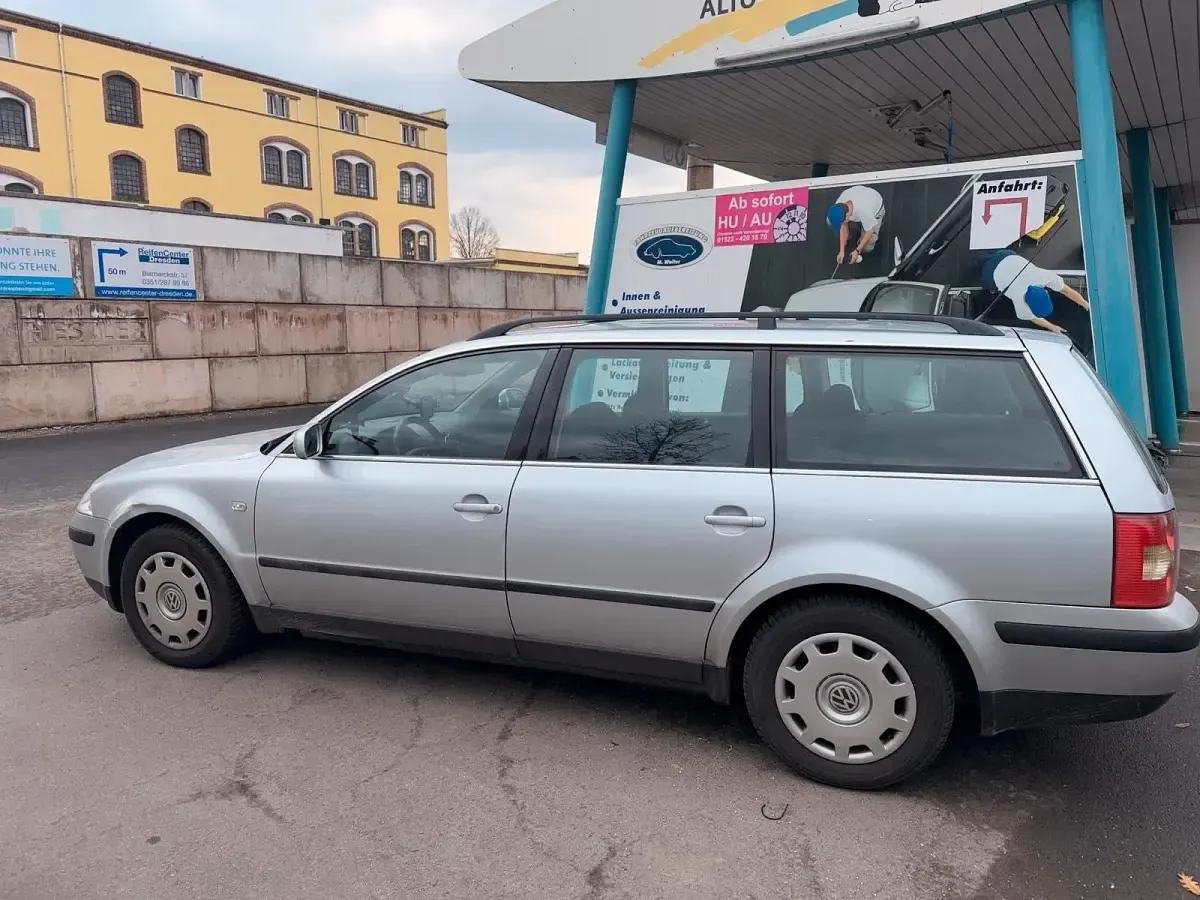 Gebraucht VW Passat 131 PS (96 kW) 2001 Silber Kombi