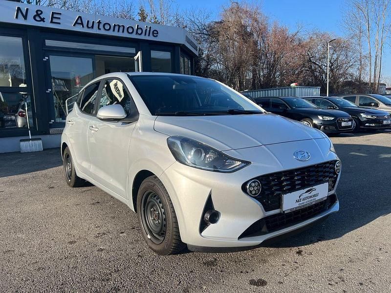 Gebraucht Hyundai i10 Edition 30+ 67 PS (49 kW) 2021 Silber Kleinwagen