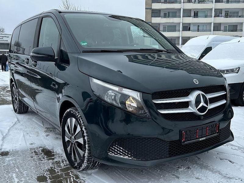 Gebraucht Mercedes V220 163 PS (119 kW) 2021 Grün Van / Kleinbus