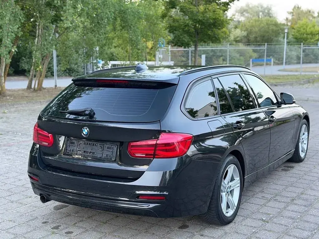 Gebraucht BMW 318 Sport Line 150 PS (110 kW) 2017 Schwarz Kombi