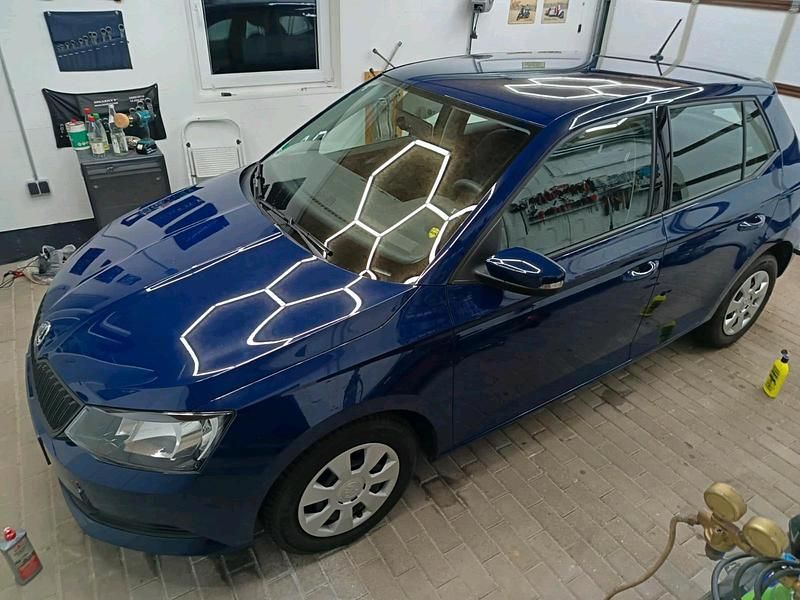 Blau Gebraucht 2016 Skoda Fabia Kleinwagen | 6.900 € (Superpreis) - Bild 1/4