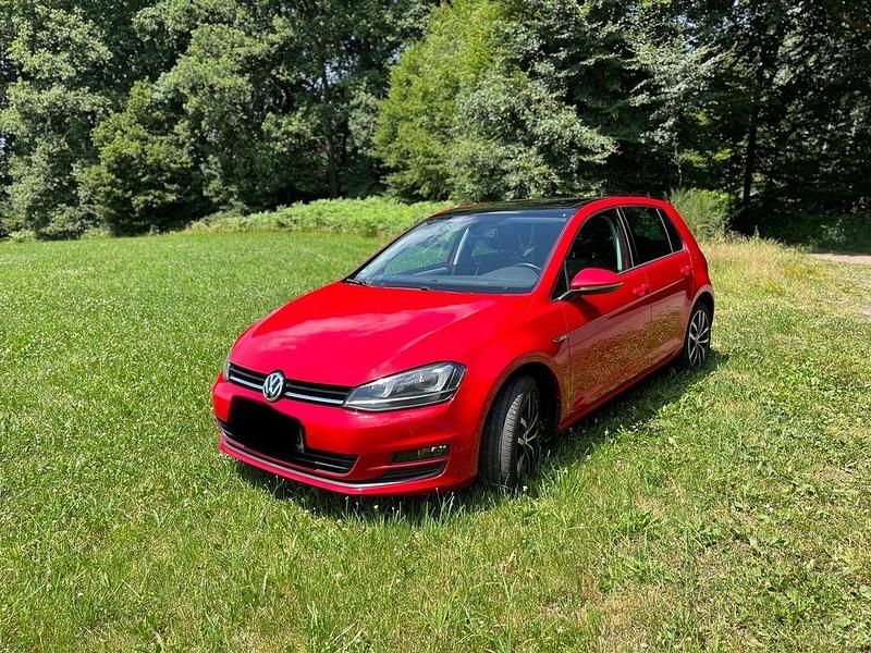 Rot Gebraucht 2014 VW Golf VII Cup Limousine | 9.900 € (Guter Preis) - Bild 1/4